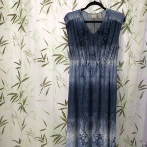 Chico’s Paisley Ombré Maxi Dress.  Sz 1 (8-10). Shades of blue. 95% Polyester